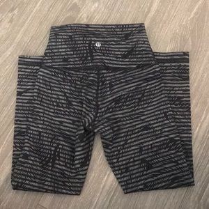 Lululemon Patterned Cropped Leggings - Size 2